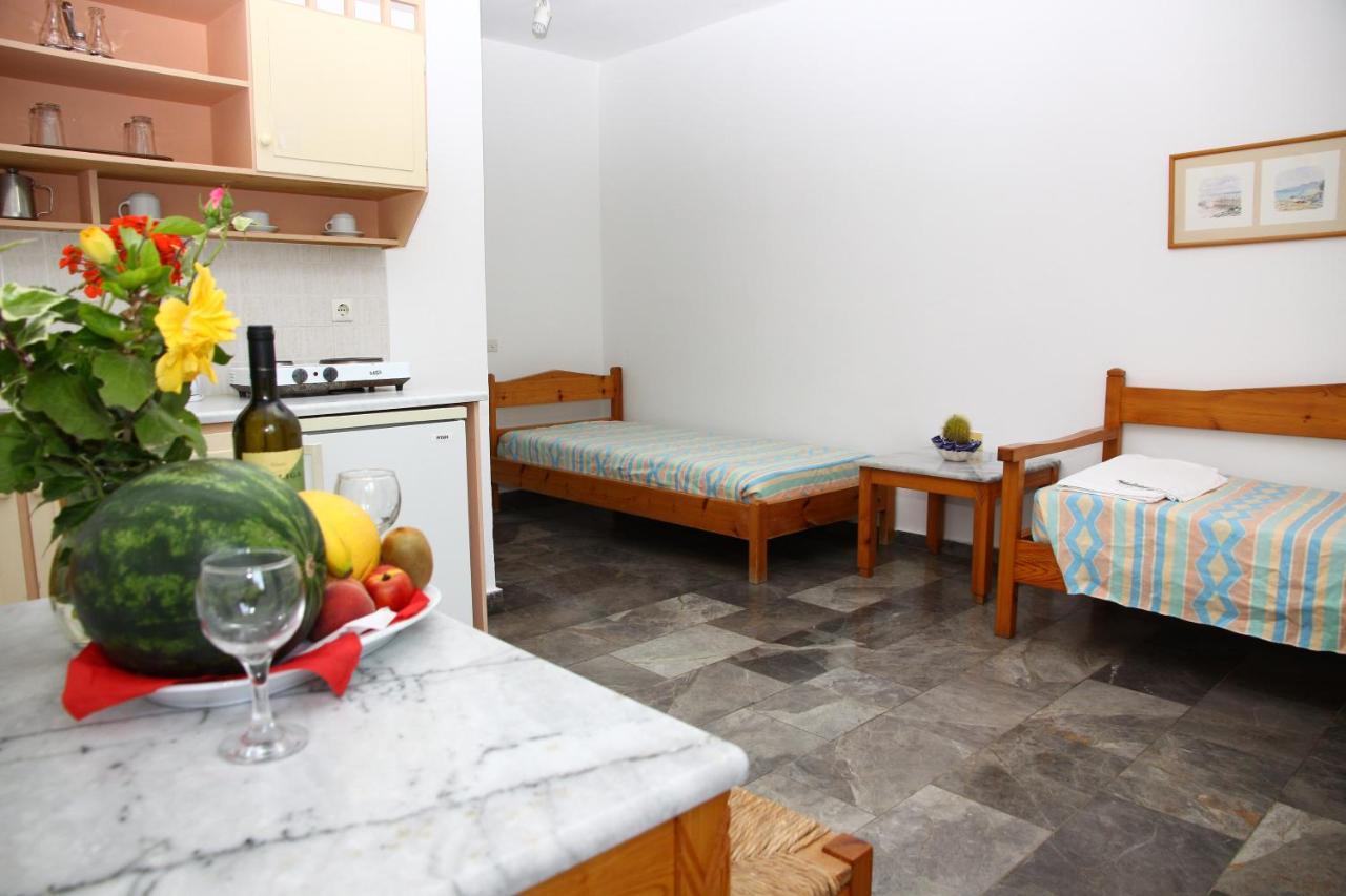 يورانيون Camari Garden Hotel Apartments المظهر الخارجي الصورة