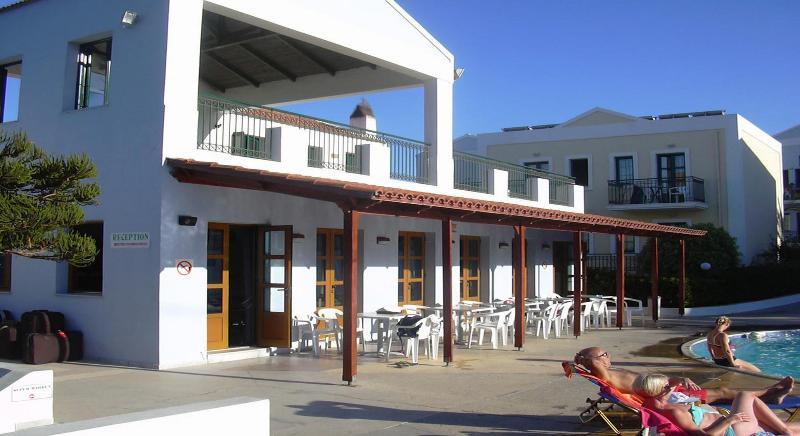 يورانيون Camari Garden Hotel Apartments المظهر الخارجي الصورة