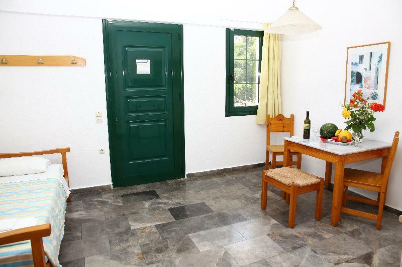 يورانيون Camari Garden Hotel Apartments المظهر الخارجي الصورة